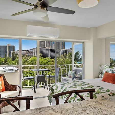 Waikiki Shore 515 Beachfront & Upgrade Apartment โฮโนลูลู ภายนอก รูปภาพ