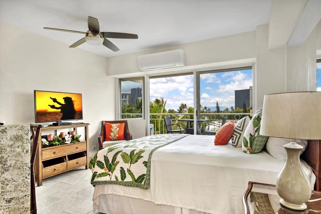 Waikiki Shore 515 Beachfront & Upgrade Apartment โฮโนลูลู ภายนอก รูปภาพ